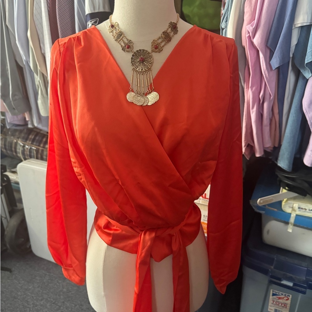 Delilah Gold and Red Medallion Necklace NWT - Picture 5 of 6